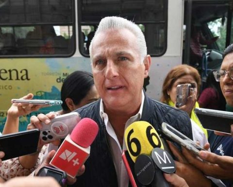 El alcalde Román Cepeda anunció la entrega de armas para la siguiente semana.
