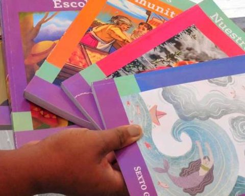 Coahuila espera resolución de amparo para detener distribución de libros de texto