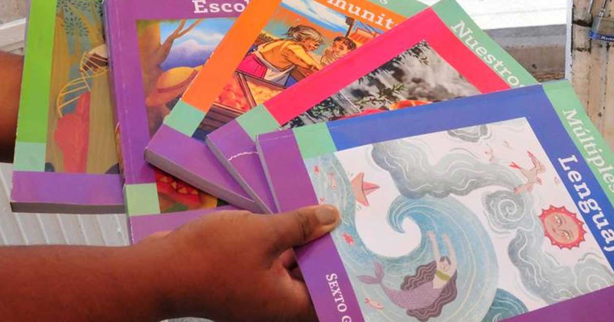 Coahuila espera resolución de amparo para detener distribución de libros de texto