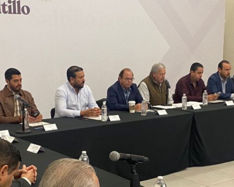 Secretario de Salud de Coahuila no cree en la superfarmacia