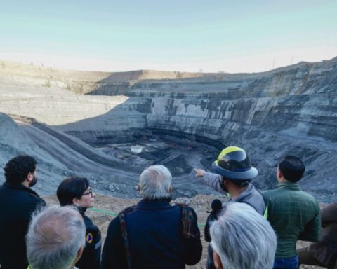 Familiares de mineros en Pasta de Conchos exigen avance en rescate en Coahuila