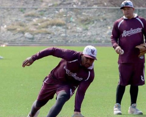 Los jugadores del Unión Laguna se preparan para la temporada 2024.