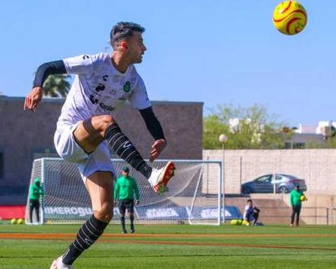 Raúl López, defensa lateral de Santos Laguna.