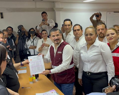 Se registró hoy como candidato a la alcaldía de Torreón Shamir Fernández Hernández.