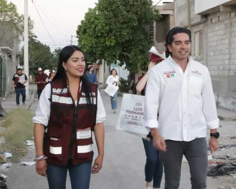 Luis Fernando Salazar y Cintia Cuevas visitaron varias colonias de Torreón.