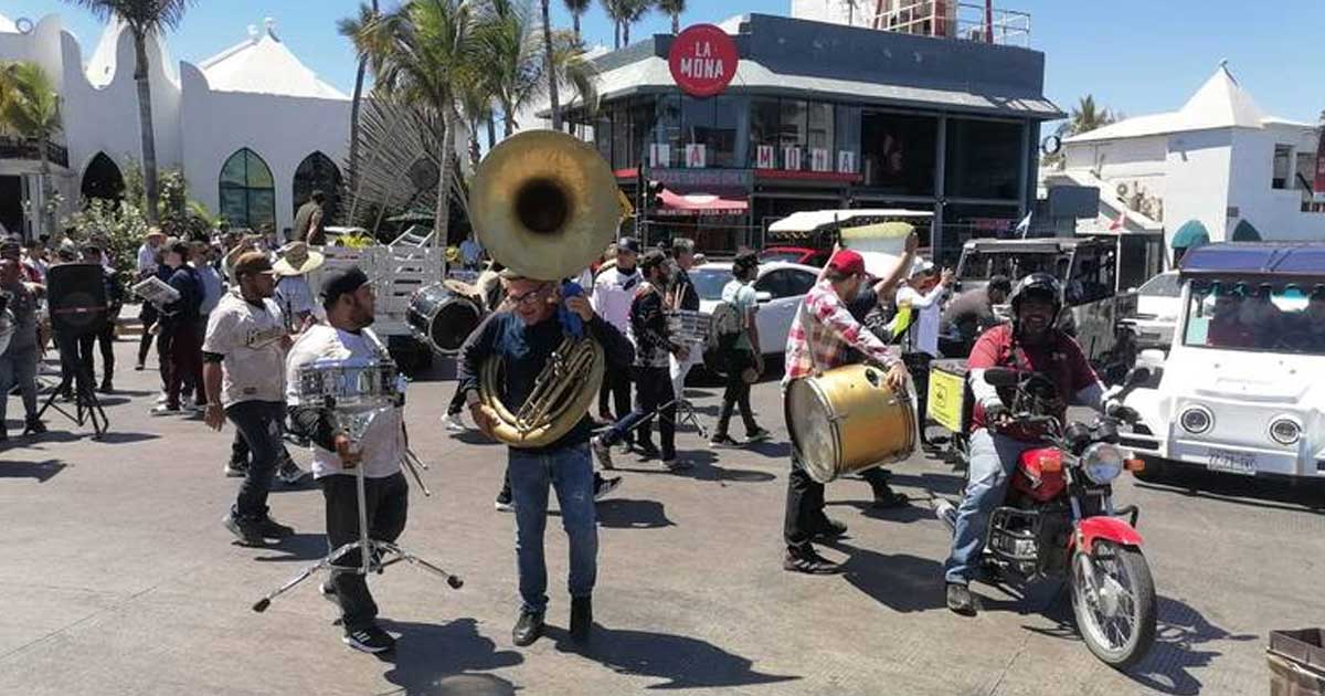 Los músicos salieron a las calles a protestar.