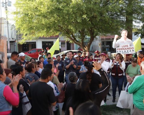 Recorre La Laguna el candidato al Senado por la coalición de Morena, PT y PV, Luis Fernando Salazar.