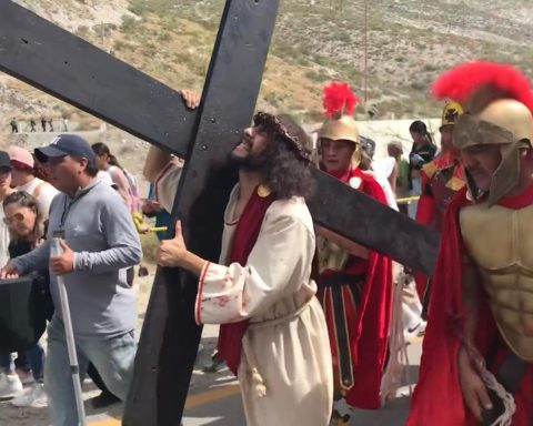 Cada año se realiza el tradicional viacrucis en el Cerro de las Noas.