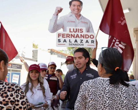 Luis Fernando Salazar recorrió las calles de Parras de la Fuente.