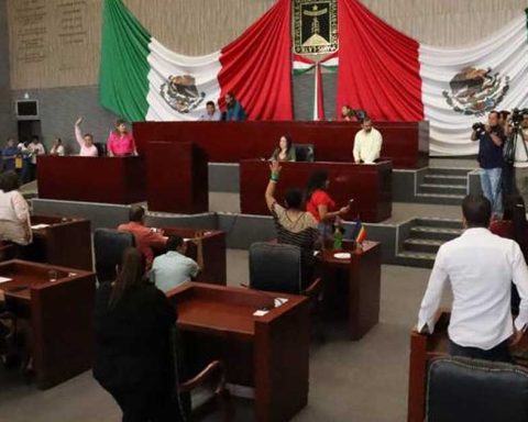 Con 11 votos a favor y seis en contra se aprobó la licencia a Cuauhtémoc Blanco.