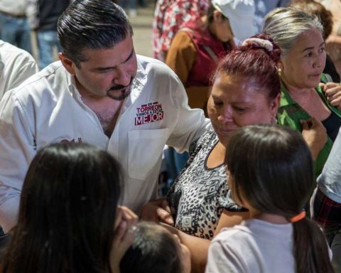 Shamir Fernández realizó recorridos casa por casa en Valle Verde