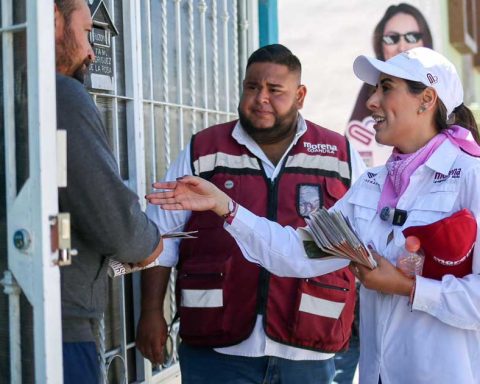 Cecilia Guadiana conversó con los vecinos de Villas de la Angostura.