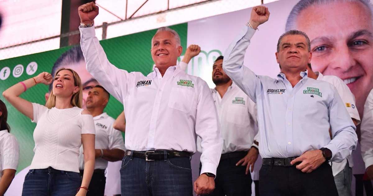 Román Cepeda estuvo acompañado de los liderazgos del partido.