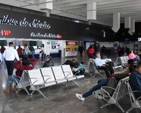 En la Central de Autobuses hubo el doble de usuarios por el eclipse.