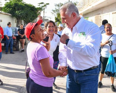 El candidato del PRI, Román Cepeda, agradeció el apoyo de los ciudadanos.