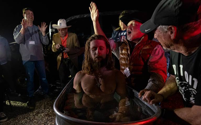 Se instalan contingentes de odio en la frontera.