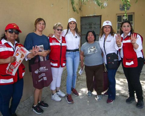 Cecilia Guadiana continúa recorriendo las calles de Saltillo.