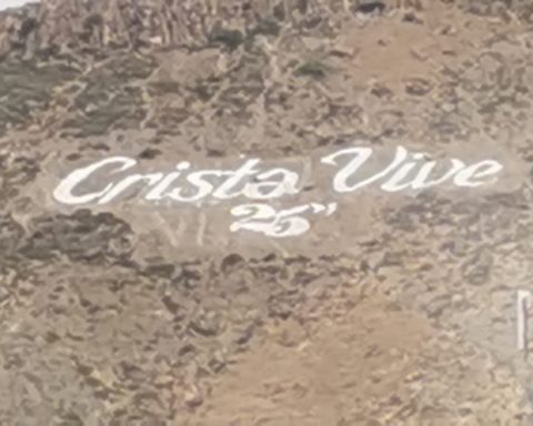 La imagen de la leyenda Cristo Vive ubicada en el Cerro del Pueblo se volvió viral.