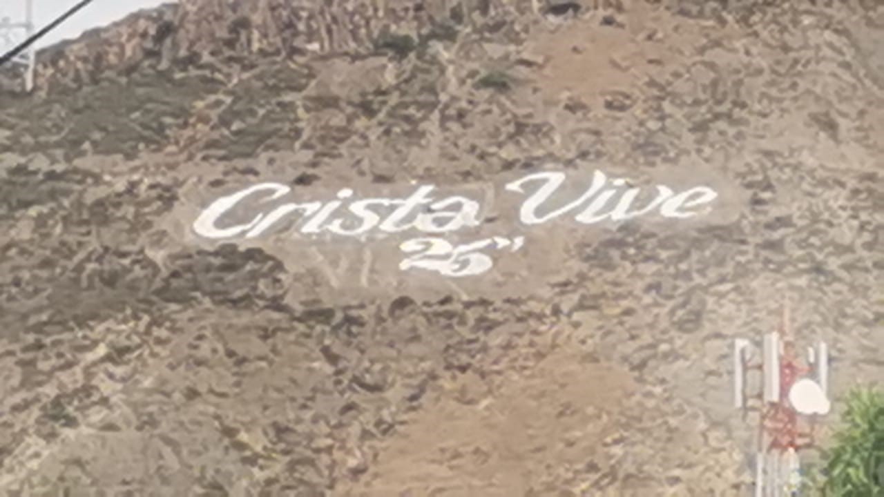 La imagen de la leyenda Cristo Vive ubicada en el Cerro del Pueblo se volvió viral.