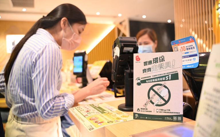 Prohíbe Hong Kong artículos de plástico de un solo uso