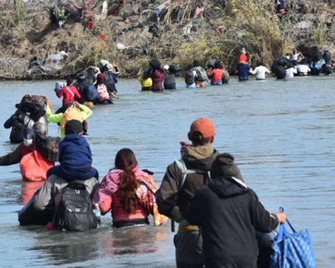 Migrantes en el Río Bravo.