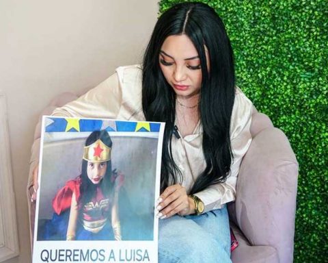 La madre de Luisa pide ayuda para encontrar a la niña.