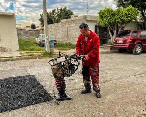 Trabajos de bacheo en Torreón.