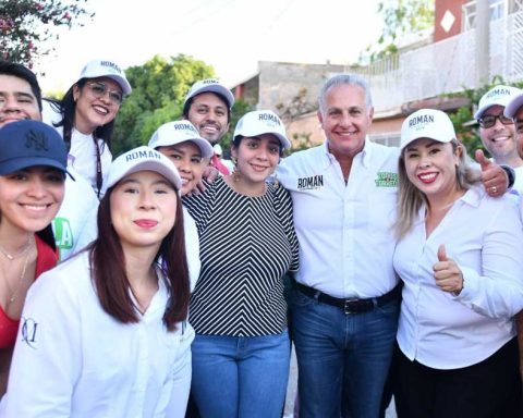 Román Cepeda en campaña por la alcaldía de Torreón.