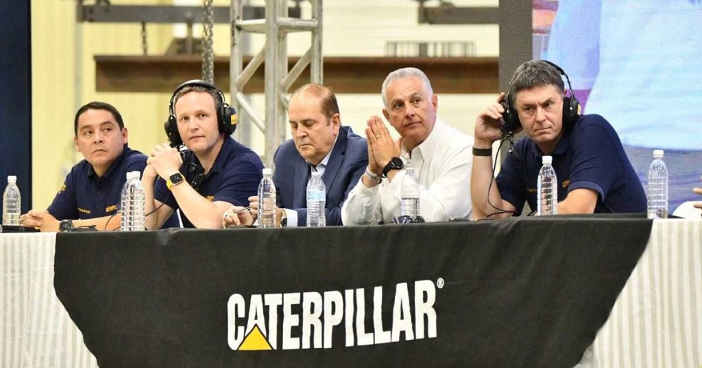 El alcalde Román Cepeda estuvo en el aniversario 25 de Caterpillar