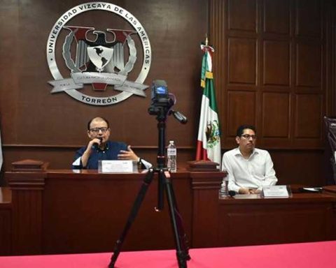 El foro se llevó a cabo en la sala de juicios orales de la Universidad Vizcaya de las Américas.