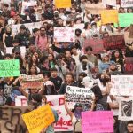 Cientos de estudiantes se congregaron para exigir justicia por la muerte de un joven en el CCH Naucalpan.