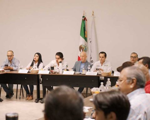 Refugio Sandoval se reunió con miembros de la Canacintra