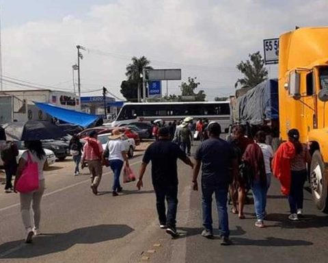 Maestros tomaron centrales en Oaxaca