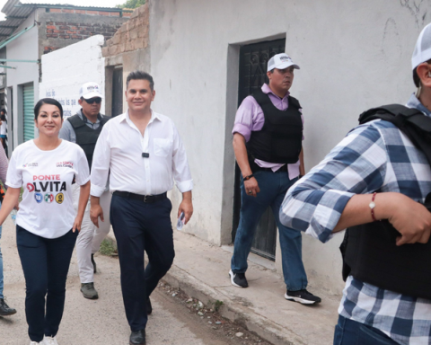 Candidatos hacen campaña con guardaespaldas