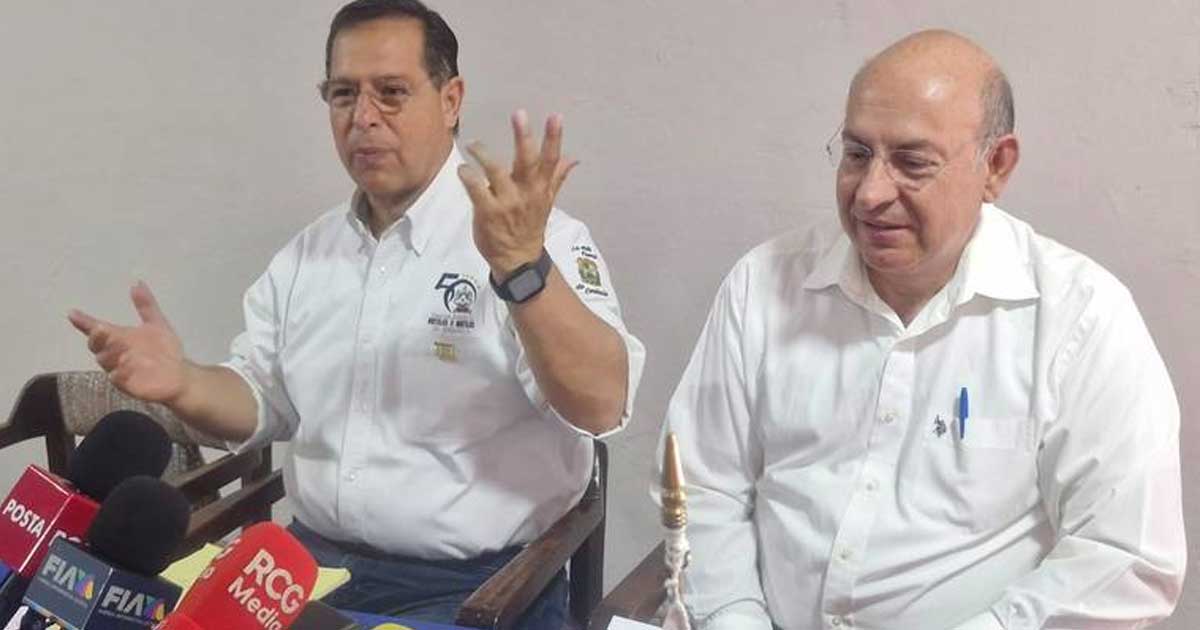 Conferencia de prensa de empresarios interesados en una nueva ruta