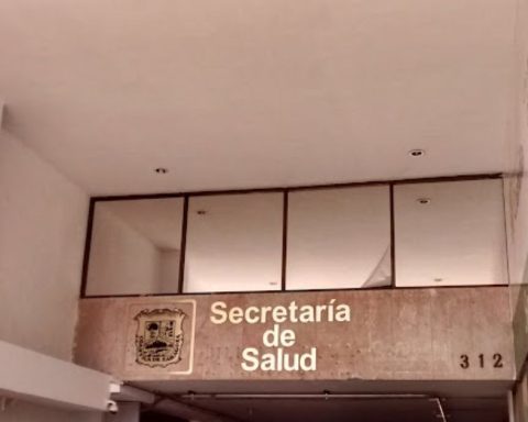 Rescatan a trabajadores de limpieza atrapados en un elevador de la Secretaría de Salud en Saltillo