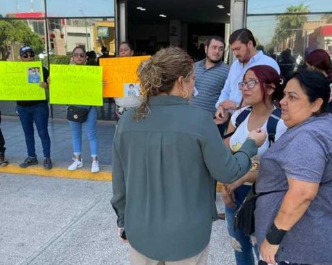 La madre de los niños se encuentra desesperada.