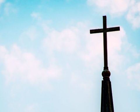 Ola de calor afecta horarios en la iglesi