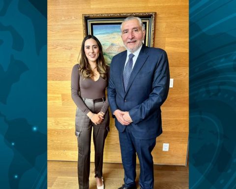La Senadora electa por Coahuila, Cecilia Guadiana, sostuvo una reunión con el Senador electo y ex Secretario del Gobierno de Andrés Manuel López Obrador, Adán Augusto López Hernández