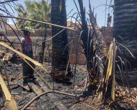 Fuego acaba con vivienda