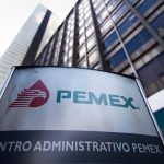 Al cierre del tercer trimestre de 2024, Petróleos Mexicanos (PEMEX) reportó que su deuda se redujo a 97.3 mil millones de dólares