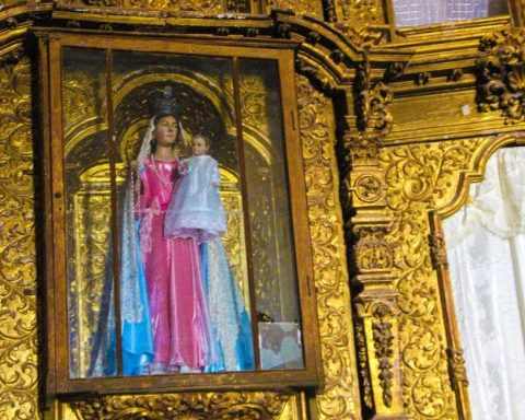 Restauran retablos barrocos