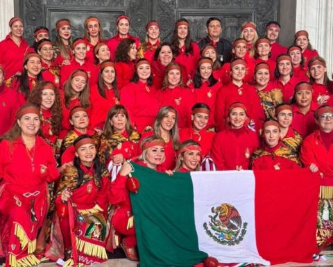 Un grupo de mujeres danzantes de Torreón, representantes del Templo de la Medalla Milagrosa en la colonia El Fresno, tuvo el honor de viajar a Roma, Italia, para ofrecer una danza en homenaje a la Virgen de Guadalupe