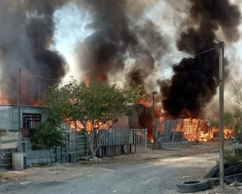 Incendio provocado por joven deja ocho viviendas destruidas en Ramos Arizpe