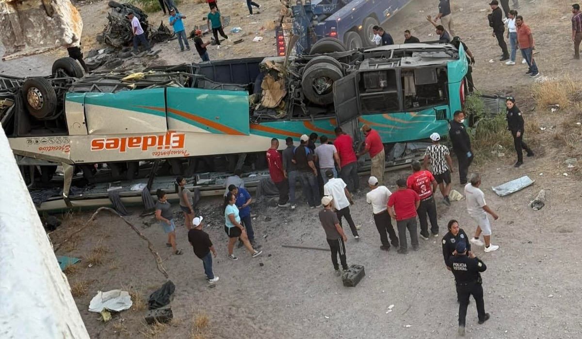 Exigen justicia y cobertura médica para víctimas de autobús que cayó del puente de El Cuije