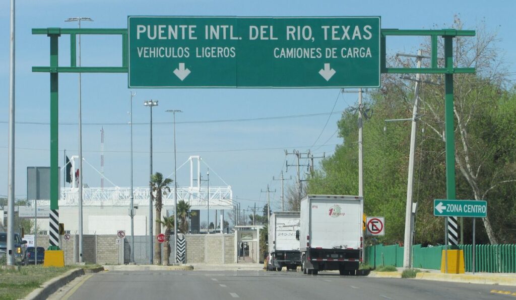 Aumentan cruces comerciales en la frontera Acuña-Del Río; piden acelerar segundo puente