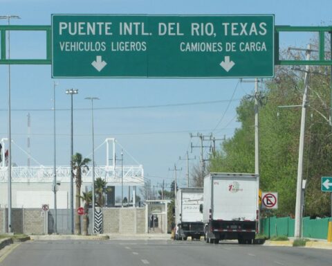 Aumentan cruces comerciales en la frontera Acuña-Del Río; piden acelerar segundo puente
