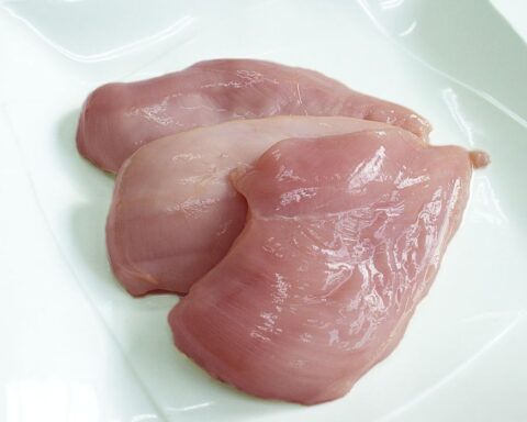 Sube precio del pollo 20% por alza en insumos en Saltillo