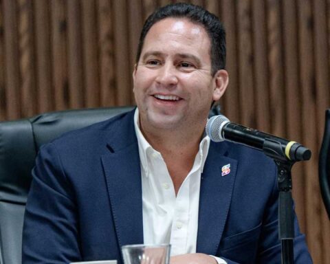 Alcalde de Saltillo Javier Díaz en sesión de Cabildo.