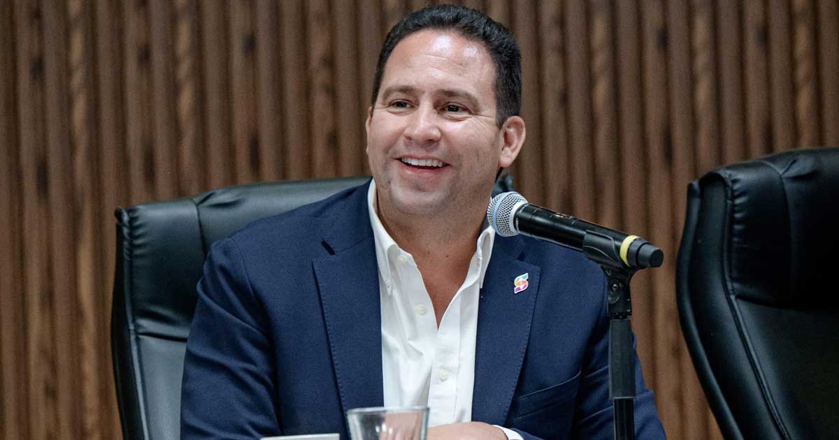 Alcalde de Saltillo Javier Díaz en sesión de Cabildo.